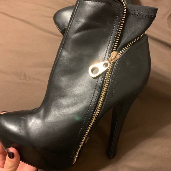 Black Stiletto pumps (size 6) never worn!! - Picture 3 of 3